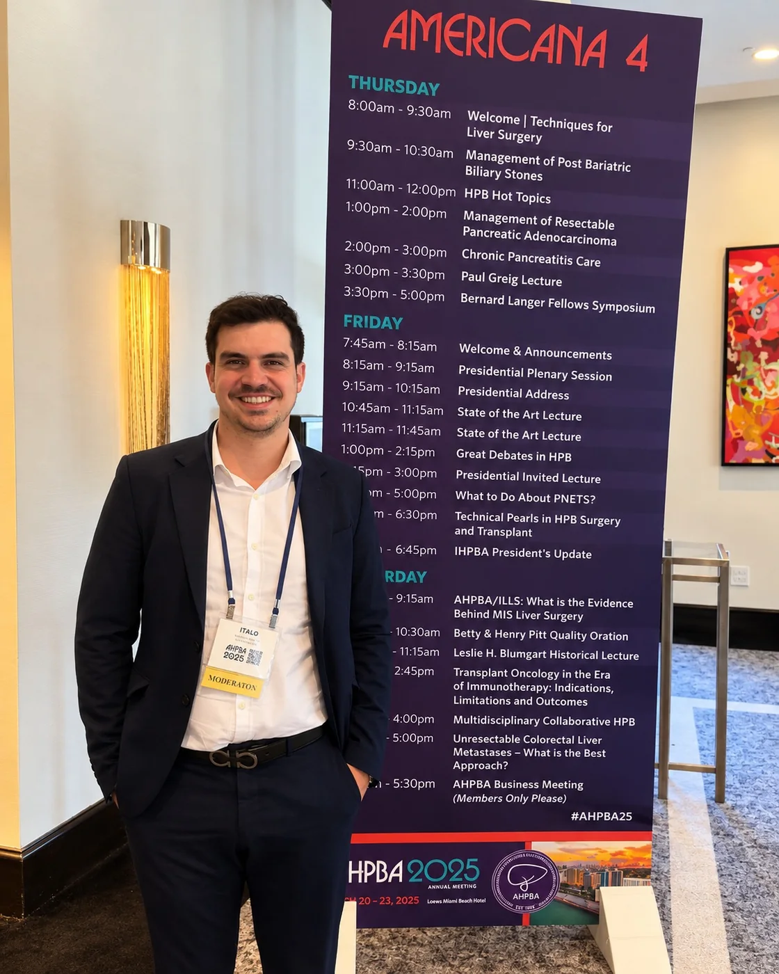 Dr. Ítalo Simões no congresso AHPBA 2025, Miami