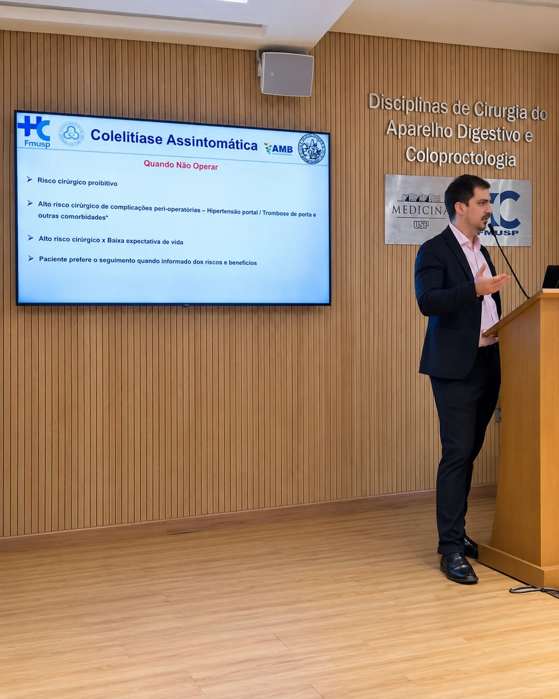 Dr. Ítalo Simões — aula no HC-FMUSP