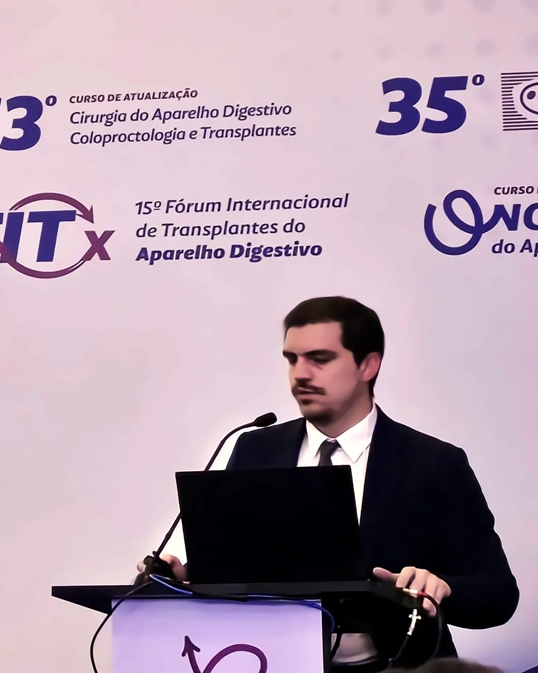 Dr. Ítalo Simões — palestra em fórum de cirurgia digestiva